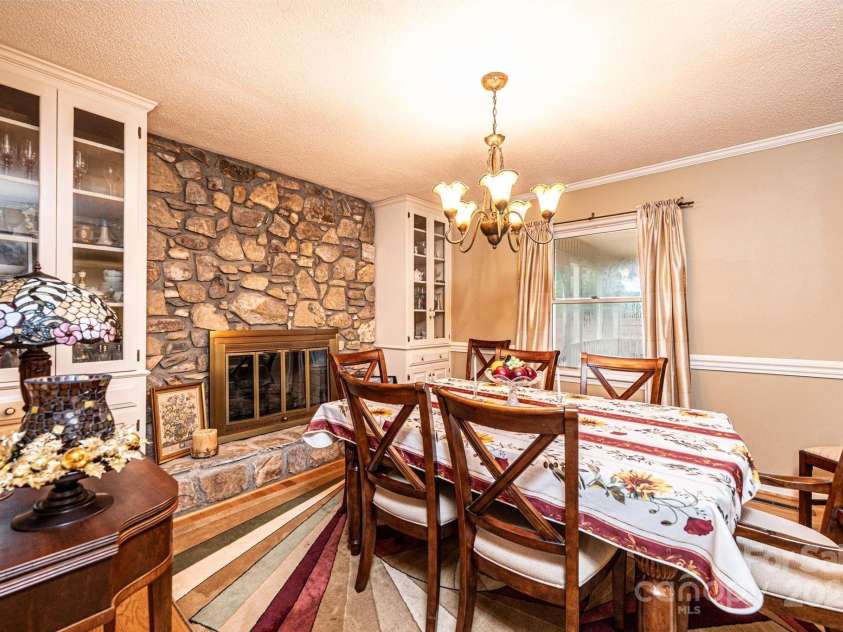 3719 Falling Creek Road, Hickory, NC 28601.  MLS# CAR4290626, YatesRealty ID 33777. Dining Room