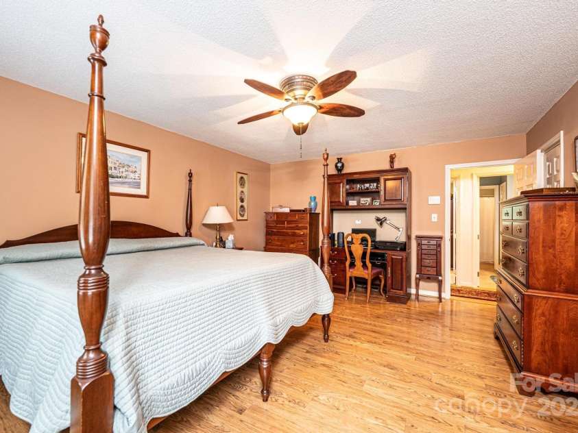 3719 Falling Creek Road, Hickory, NC 28601.  MLS# CAR4290626, YatesRealty ID 33777. Primary