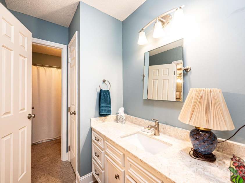 3719 Falling Creek Road, Hickory, NC 28601.  MLS# CAR4290626, YatesRealty ID 33777. Shared Hall Bath