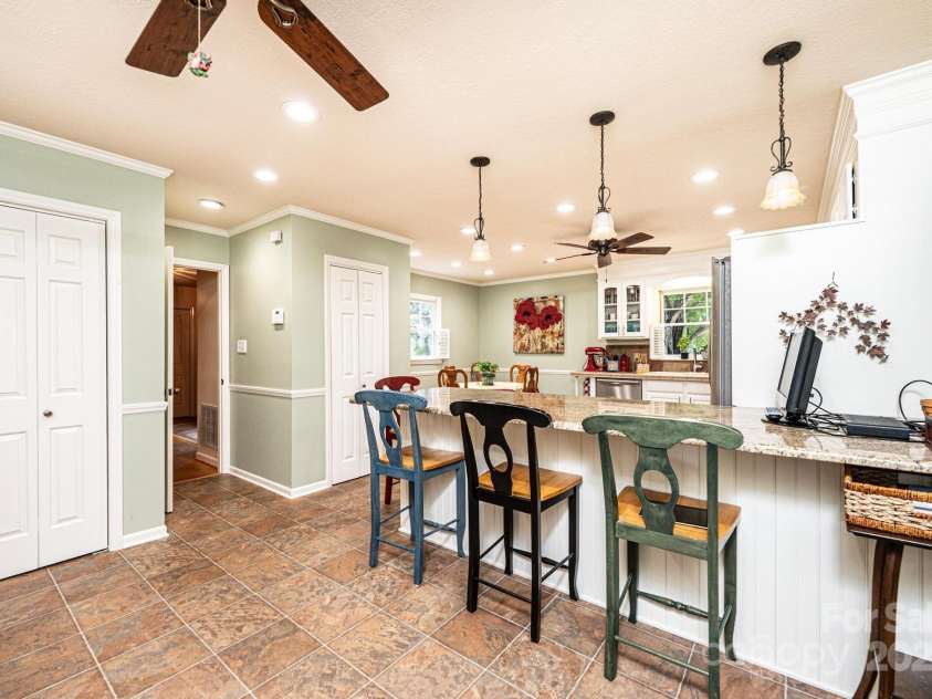 3719 Falling Creek Road, Hickory, NC 28601.  MLS# CAR4290626, YatesRealty ID 33777. Two Pantries