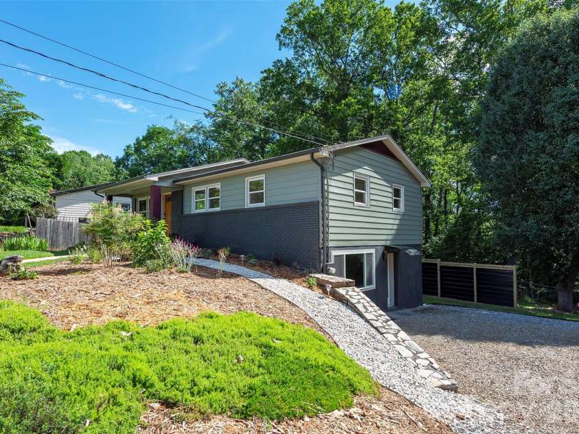 32 Harnett Street, Asheville, NC 28806.  MLS# CAR4394593, YatesRealty ID 33778. 