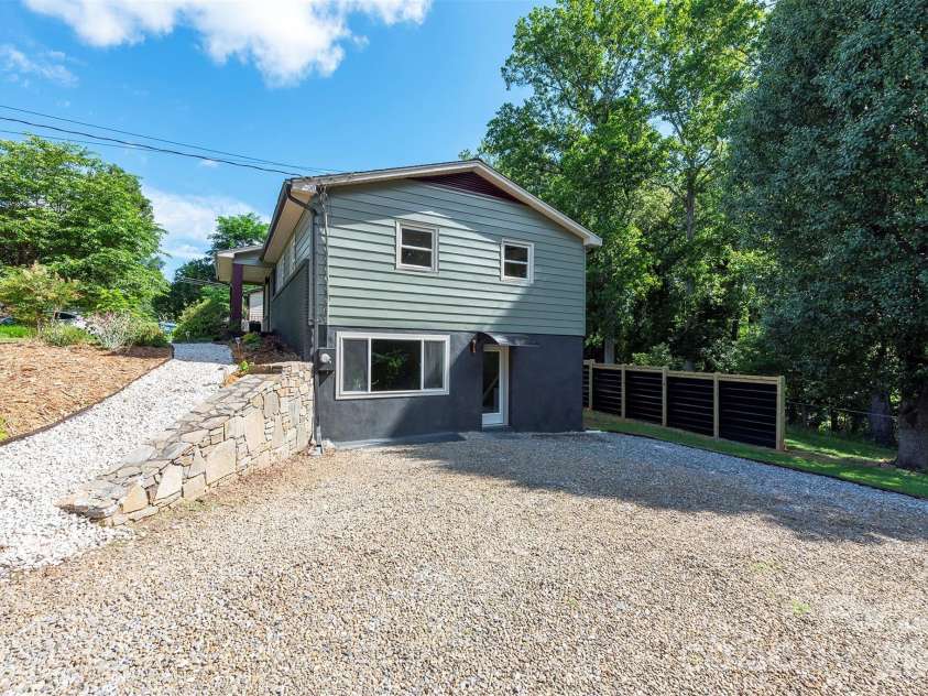 32 Harnett Street, Asheville, NC 28806.  MLS# CAR4394593, YatesRealty ID 33778. 