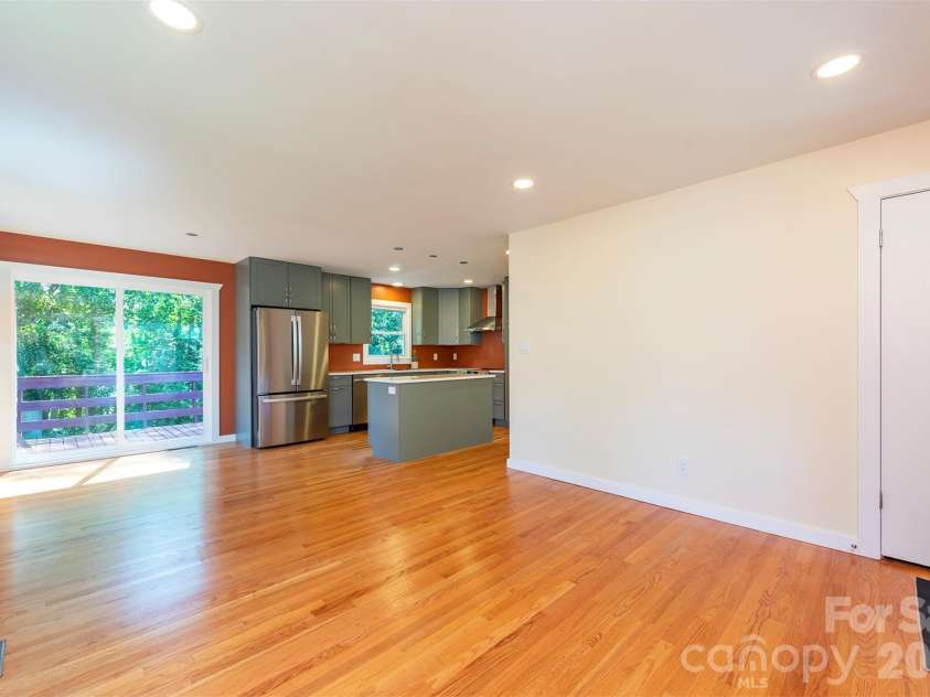 32 Harnett Street, Asheville, NC 28806.  MLS# CAR4394593, YatesRealty ID 33778. 