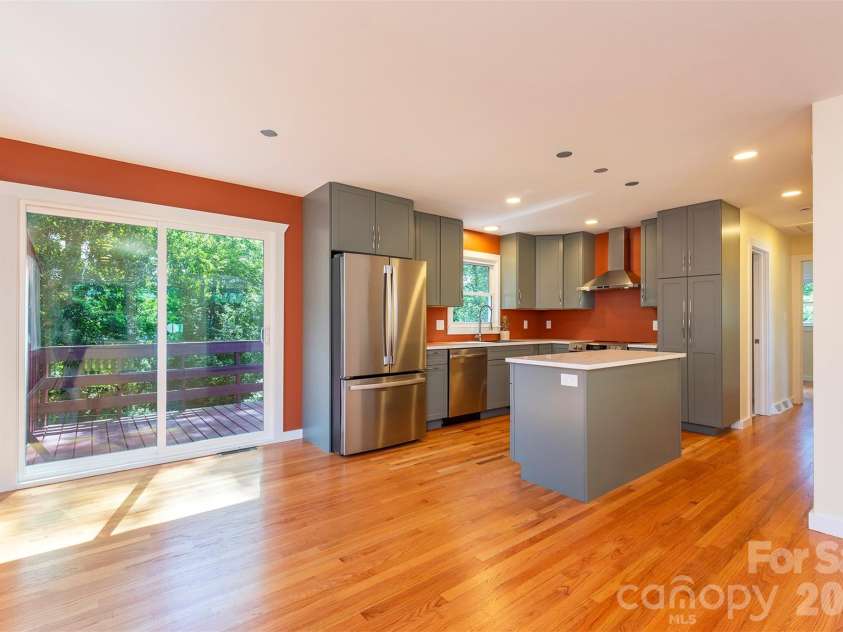 32 Harnett Street, Asheville, NC 28806.  MLS# CAR4394593, YatesRealty ID 33778. 