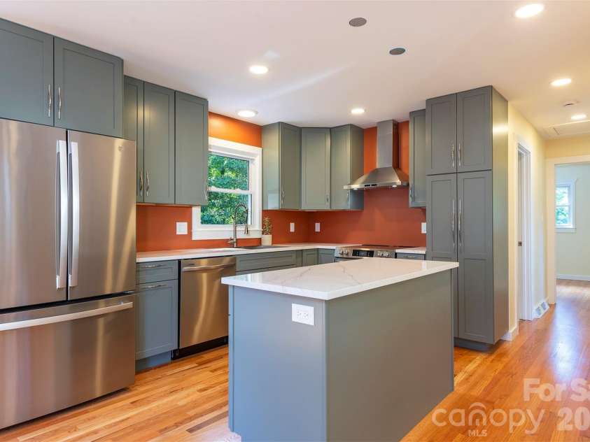 32 Harnett Street, Asheville, NC 28806.  MLS# CAR4394593, YatesRealty ID 33778. 