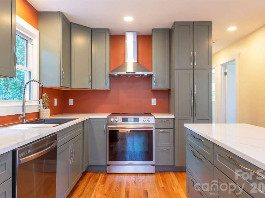 32 Harnett Street, Asheville, NC 28806.  MLS# CAR4394593, YatesRealty ID 33778. 