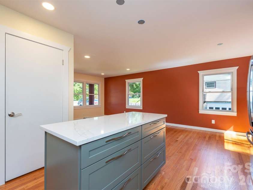 32 Harnett Street, Asheville, NC 28806.  MLS# CAR4394593, YatesRealty ID 33778. 