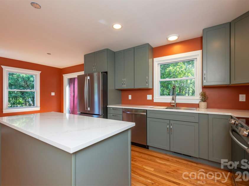 32 Harnett Street, Asheville, NC 28806.  MLS# CAR4394593, YatesRealty ID 33778. 