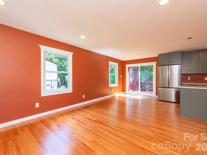 32 Harnett Street, Asheville, NC 28806.  MLS# CAR4394593, YatesRealty ID 33778. 