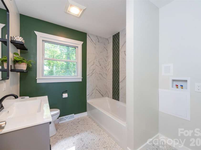 32 Harnett Street, Asheville, NC 28806.  MLS# CAR4394593, YatesRealty ID 33778. 