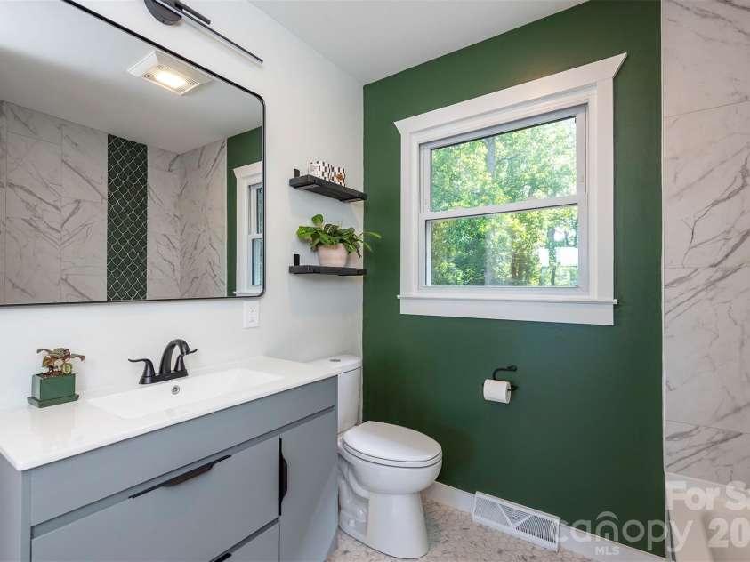 32 Harnett Street, Asheville, NC 28806.  MLS# CAR4394593, YatesRealty ID 33778. 