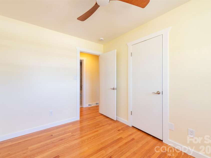 32 Harnett Street, Asheville, NC 28806.  MLS# CAR4394593, YatesRealty ID 33778. 