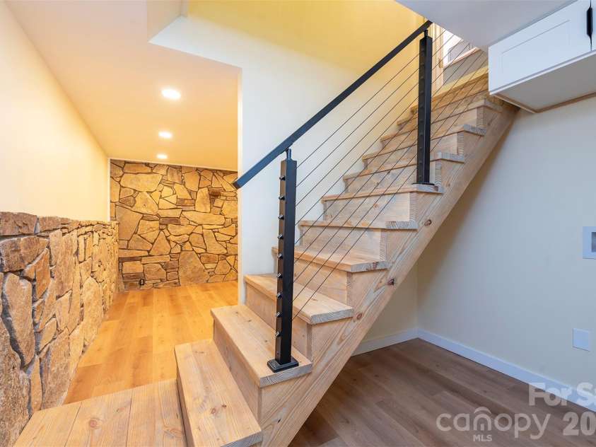 32 Harnett Street, Asheville, NC 28806.  MLS# CAR4394593, YatesRealty ID 33778. 
