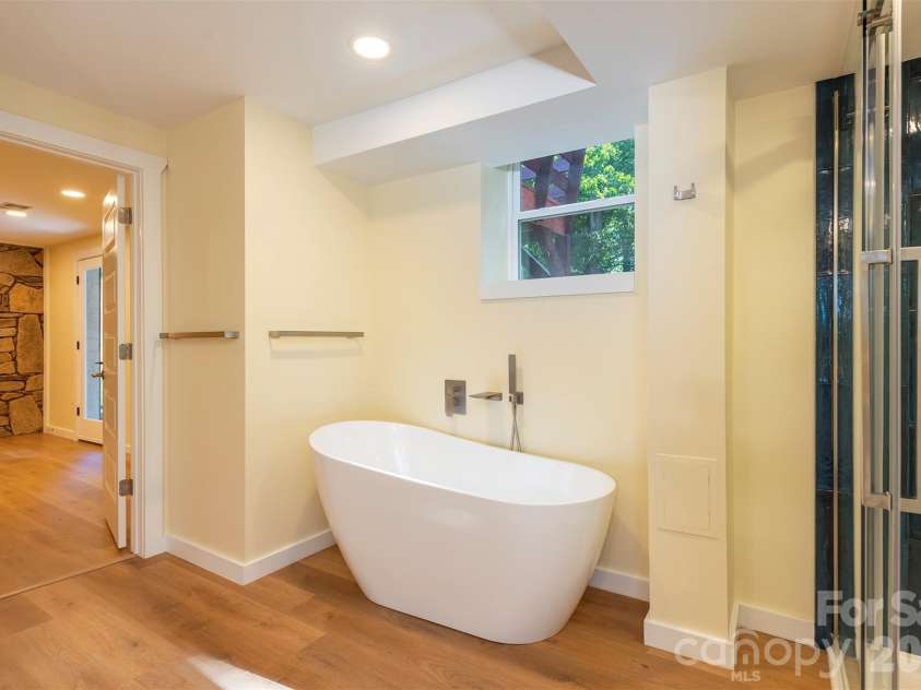 32 Harnett Street, Asheville, NC 28806.  MLS# CAR4394593, YatesRealty ID 33778. 