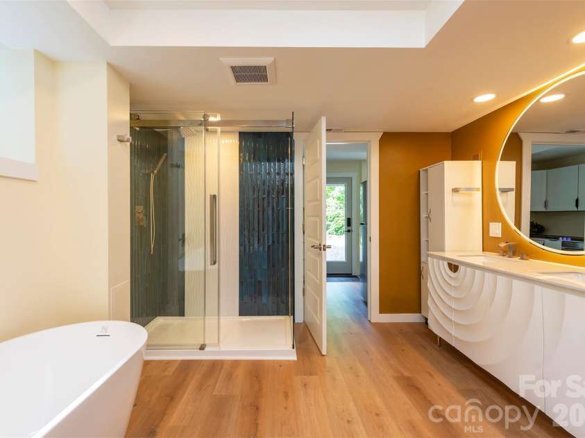 32 Harnett Street, Asheville, NC 28806.  MLS# CAR4394593, YatesRealty ID 33778. 