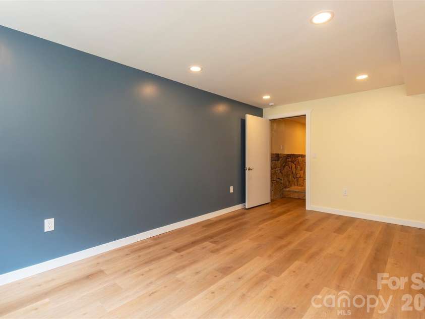 32 Harnett Street, Asheville, NC 28806.  MLS# CAR4394593, YatesRealty ID 33778. 