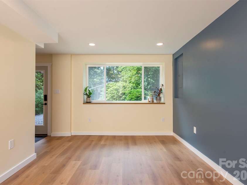 32 Harnett Street, Asheville, NC 28806.  MLS# CAR4394593, YatesRealty ID 33778. 