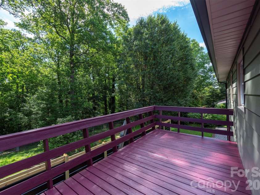 32 Harnett Street, Asheville, NC 28806.  MLS# CAR4394593, YatesRealty ID 33778. 