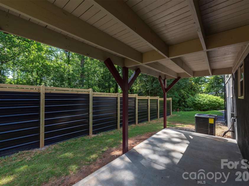 32 Harnett Street, Asheville, NC 28806.  MLS# CAR4394593, YatesRealty ID 33778. 