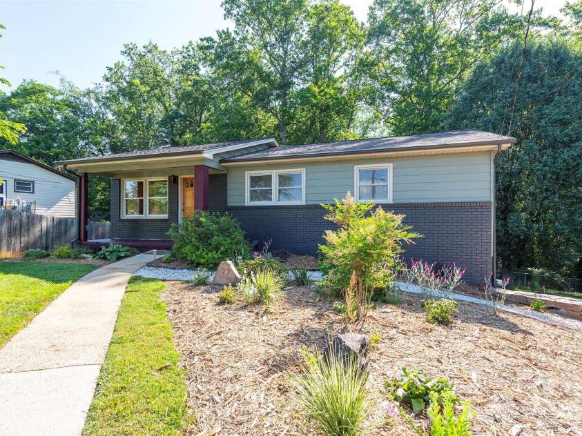 32 Harnett Street, Asheville, NC 28806.  MLS# CAR4394593, YatesRealty ID 33778. 