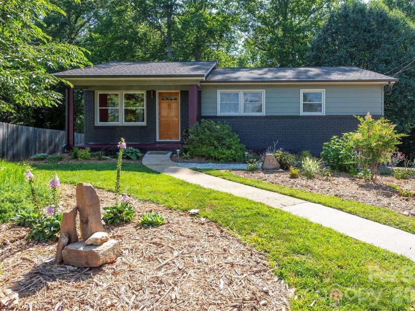32 Harnett Street, Asheville, NC 28806.  MLS# CAR4394593, YatesRealty ID 33778. 