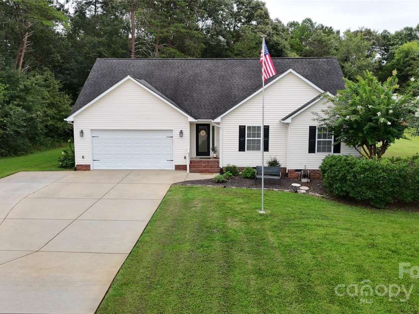 3083 Grassy Meadows Court, Lincolnton, NC 28092.  MLS# CAR4293119, YatesRealty ID 33779. 