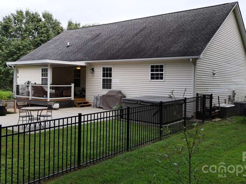 3083 Grassy Meadows Court, Lincolnton, NC 28092.  MLS# CAR4293119, YatesRealty ID 33779. 