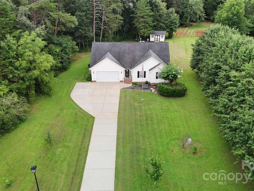 3083 Grassy Meadows Court, Lincolnton, NC 28092.  MLS# CAR4293119, YatesRealty ID 33779. 