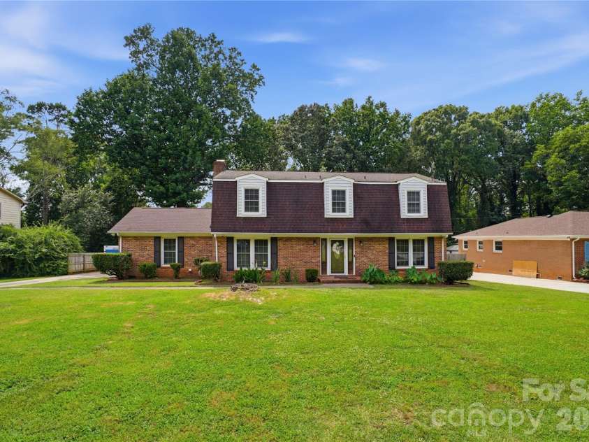 6419 Pencade Lane, Charlotte, NC 28215.  MLS# CAR4395322, YatesRealty ID 33779. 