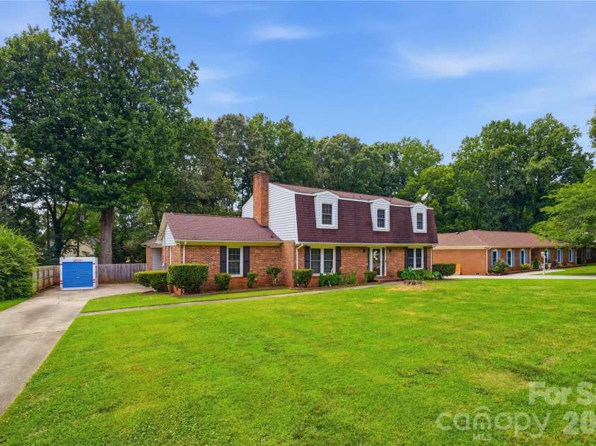 6419 Pencade Lane, Charlotte, NC 28215.  MLS# CAR4395322, YatesRealty ID 33779. 