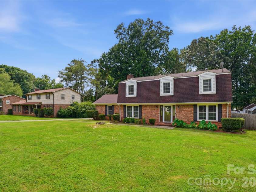 6419 Pencade Lane, Charlotte, NC 28215.  MLS# CAR4395322, YatesRealty ID 33779. 