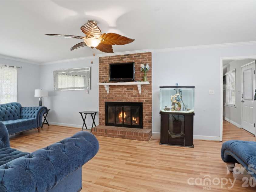 6419 Pencade Lane, Charlotte, NC 28215.  MLS# CAR4395322, YatesRealty ID 33779. 