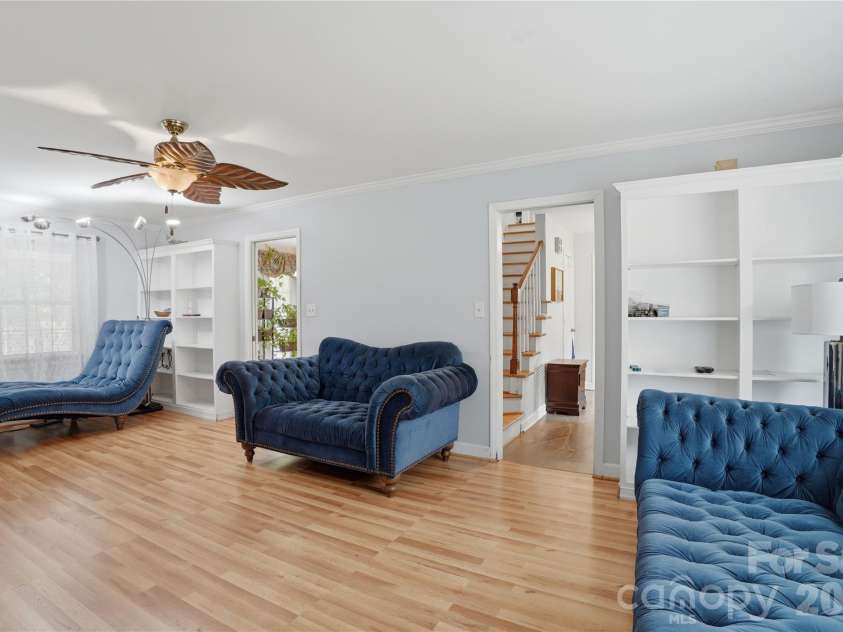 6419 Pencade Lane, Charlotte, NC 28215.  MLS# CAR4395322, YatesRealty ID 33779. 
