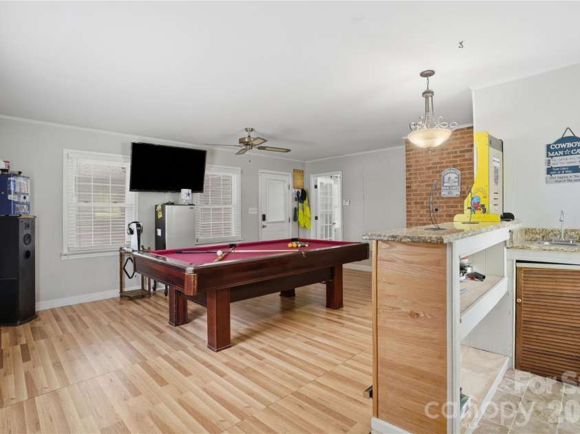 6419 Pencade Lane, Charlotte, NC 28215.  MLS# CAR4395322, YatesRealty ID 33779. 