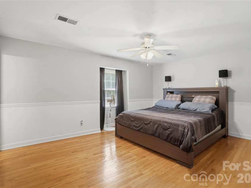 6419 Pencade Lane, Charlotte, NC 28215.  MLS# CAR4395322, YatesRealty ID 33779. 