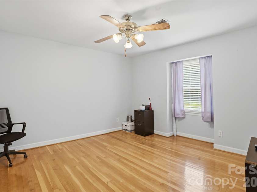 6419 Pencade Lane, Charlotte, NC 28215.  MLS# CAR4395322, YatesRealty ID 33779. 