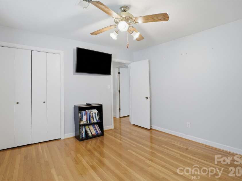 6419 Pencade Lane, Charlotte, NC 28215.  MLS# CAR4395322, YatesRealty ID 33779. 