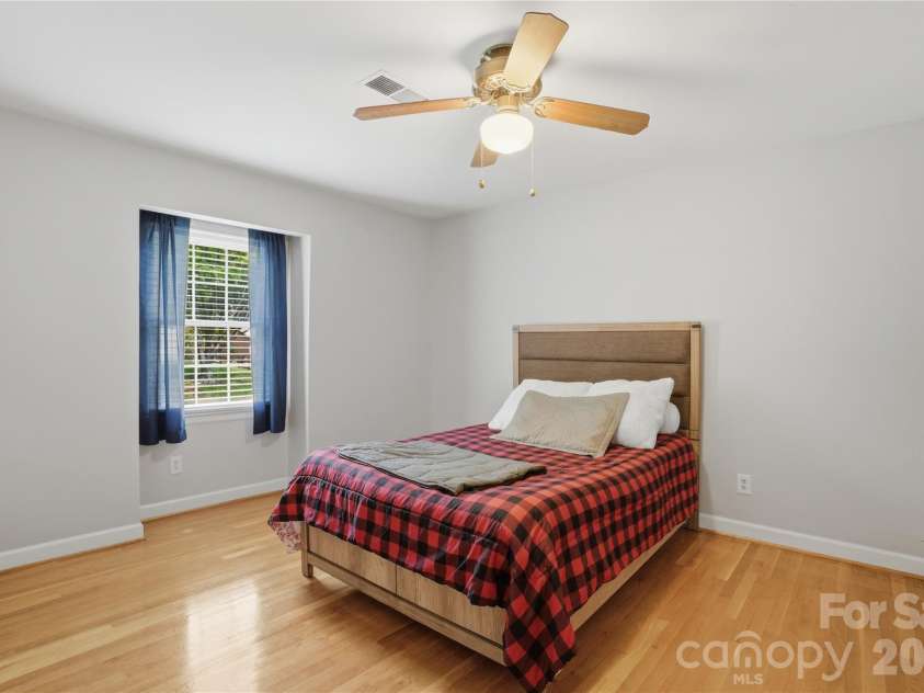 6419 Pencade Lane, Charlotte, NC 28215.  MLS# CAR4395322, YatesRealty ID 33779. 