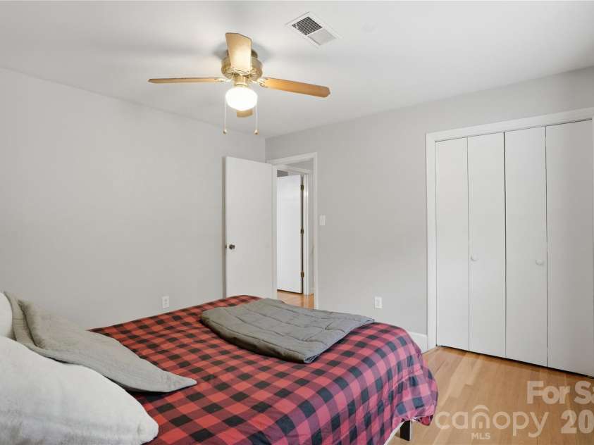 6419 Pencade Lane, Charlotte, NC 28215.  MLS# CAR4395322, YatesRealty ID 33779. 