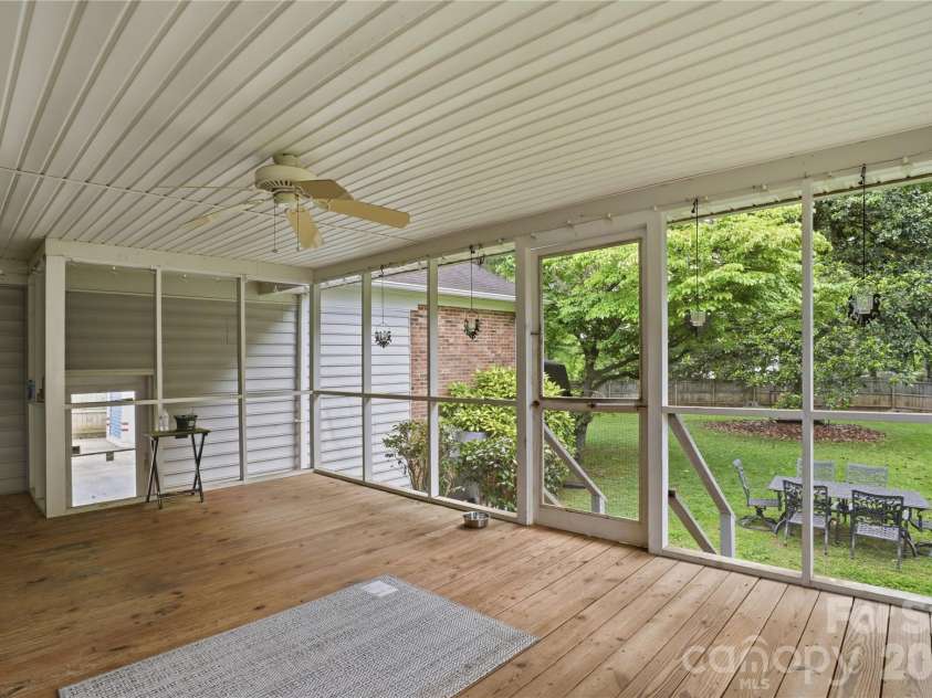 6419 Pencade Lane, Charlotte, NC 28215.  MLS# CAR4395322, YatesRealty ID 33779. 