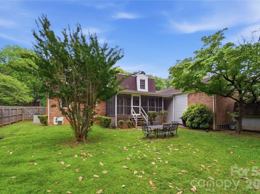 6419 Pencade Lane, Charlotte, NC 28215.  MLS# CAR4395322, YatesRealty ID 33779. 