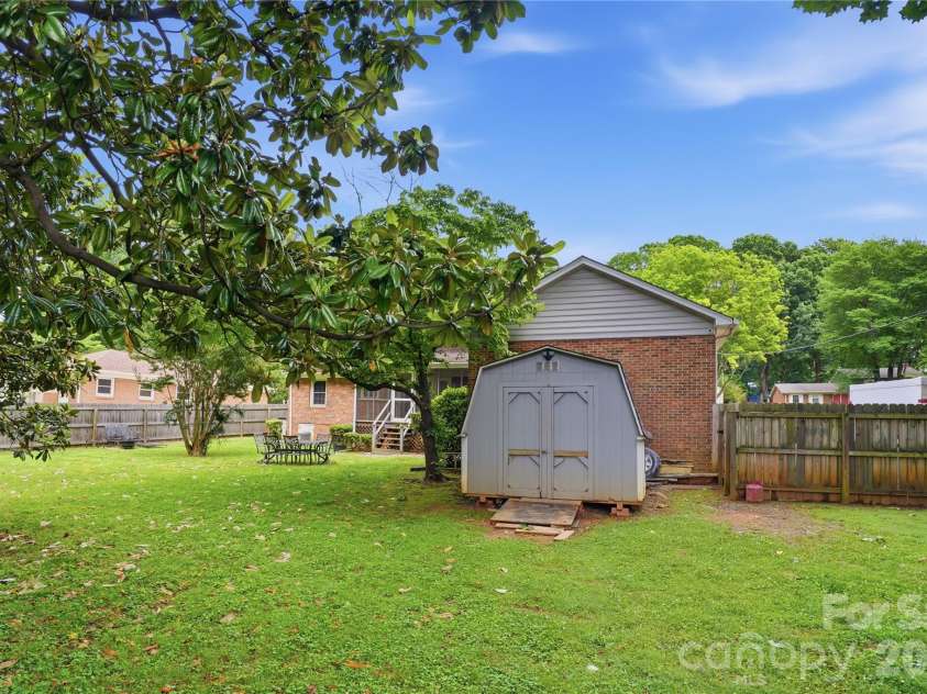 6419 Pencade Lane, Charlotte, NC 28215.  MLS# CAR4395322, YatesRealty ID 33779. 