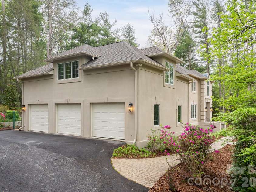 3 Fir Tree Lane, Asheville, NC 28803.  MLS# CAR4246438, YatesRealty ID 3378. 