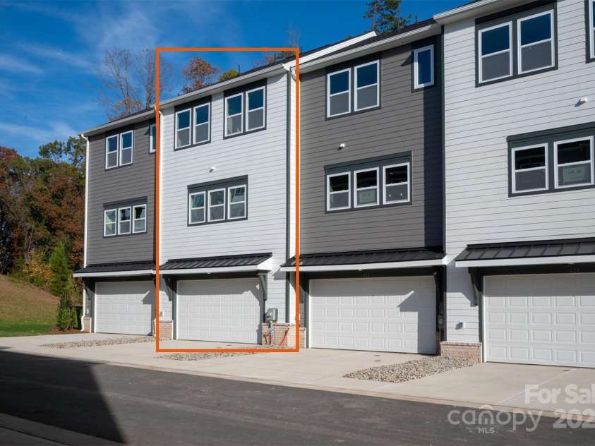 436 Nathaniel Way, Charlotte, NC 28213.  MLS# CAR4183148, YatesRealty ID 3378. 2-Car Garage & Driveway