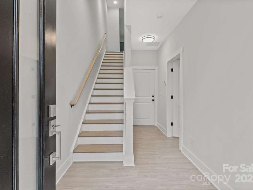 436 Nathaniel Way, Charlotte, NC 28213.  MLS# CAR4183148, YatesRealty ID 3378. Entry