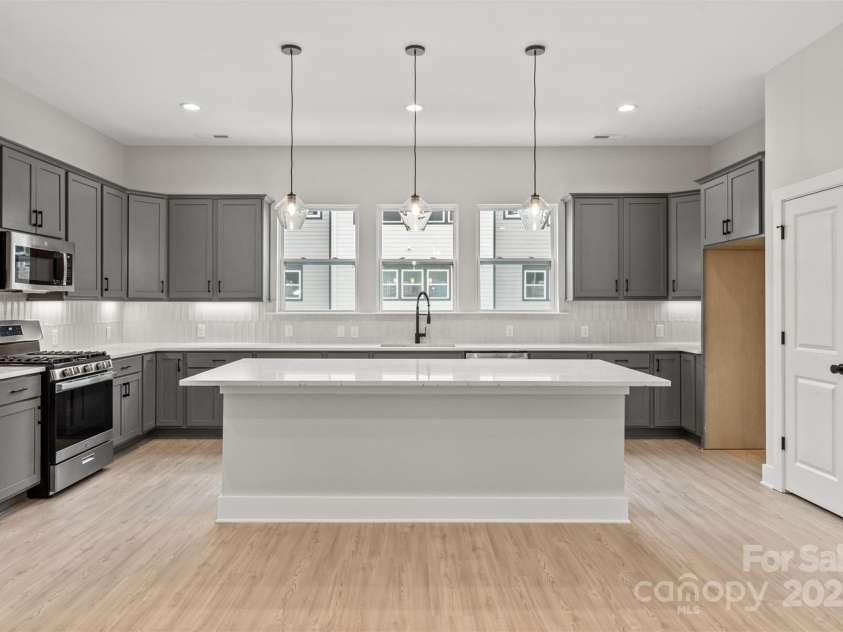 436 Nathaniel Way, Charlotte, NC 28213.  MLS# CAR4183148, YatesRealty ID 3378. Kitchen