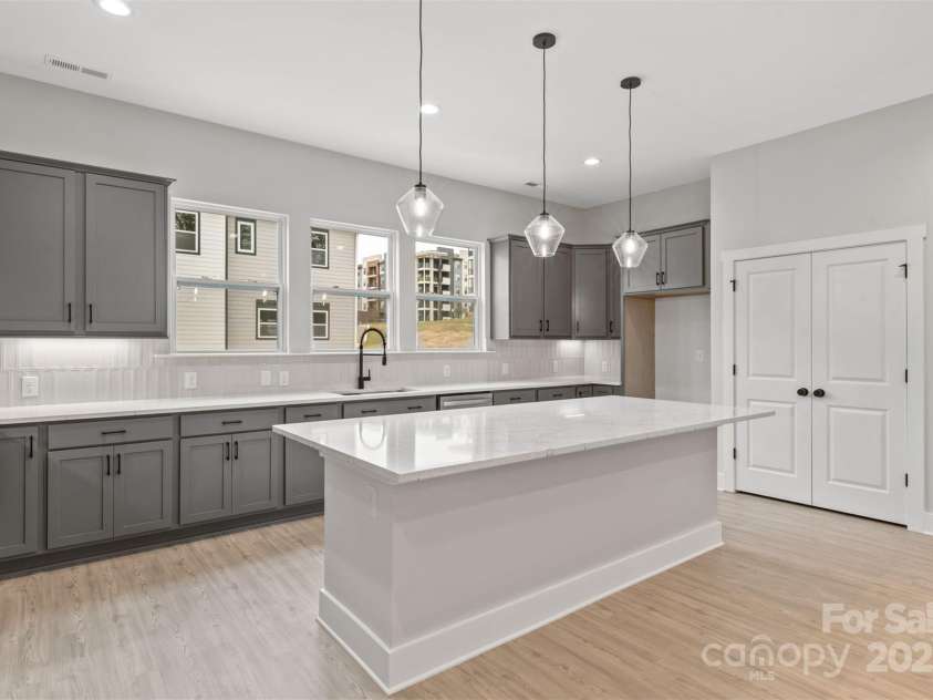 436 Nathaniel Way, Charlotte, NC 28213.  MLS# CAR4183148, YatesRealty ID 3378. Kitchen