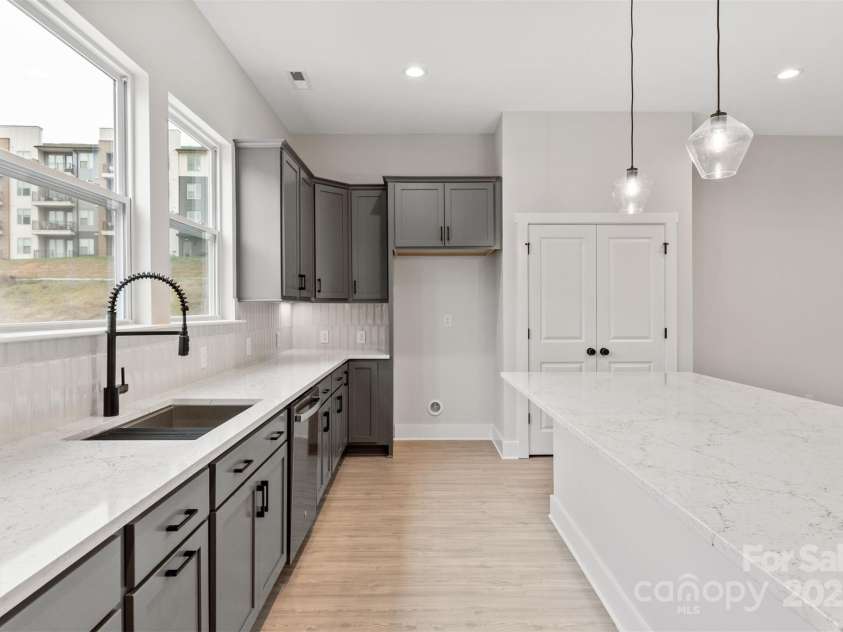 436 Nathaniel Way, Charlotte, NC 28213.  MLS# CAR4183148, YatesRealty ID 3378. Kitchen