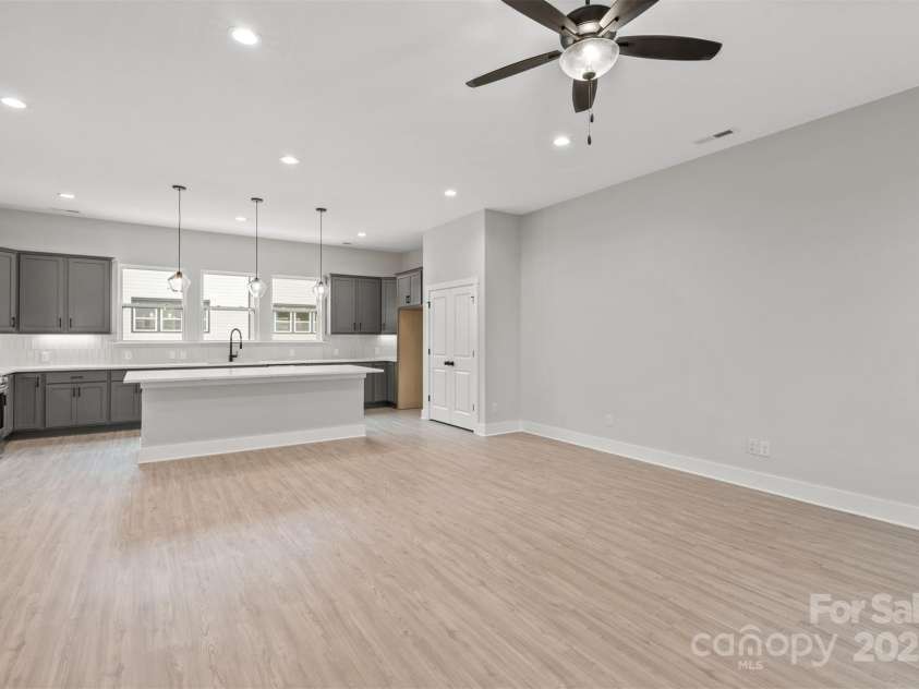 436 Nathaniel Way, Charlotte, NC 28213.  MLS# CAR4183148, YatesRealty ID 3378. Kitchen/Dining/Living