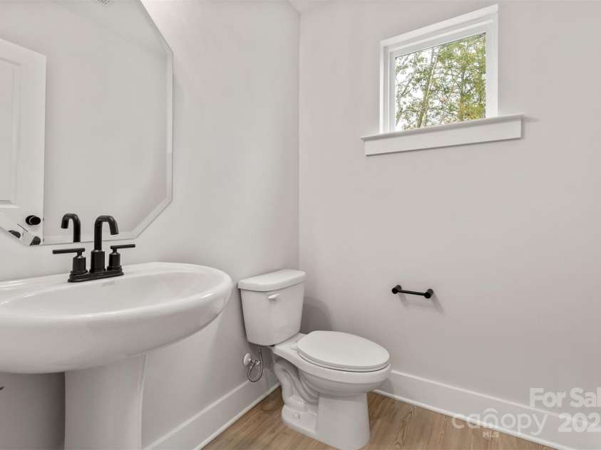 436 Nathaniel Way, Charlotte, NC 28213.  MLS# CAR4183148, YatesRealty ID 3378. Main Floor Powder Room